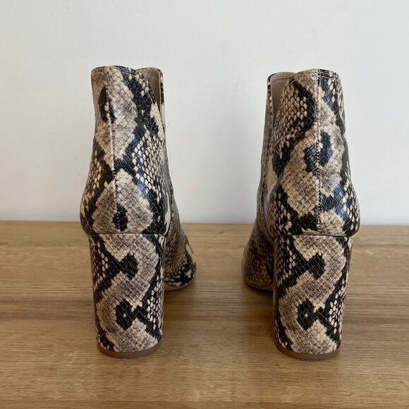 Steve Madden Rookie Snakeskin Bootie Size 7 Gray Cream Python Animal Print - Picture 4 of 7
